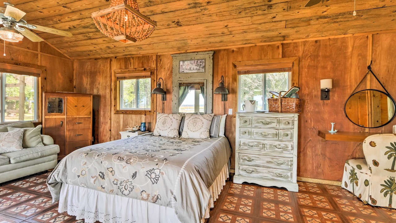 Photo of Bedroom in Midway