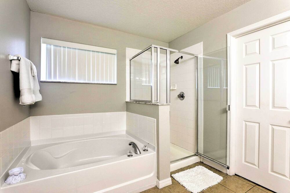 Photo of Bathroom in Windwood Bay