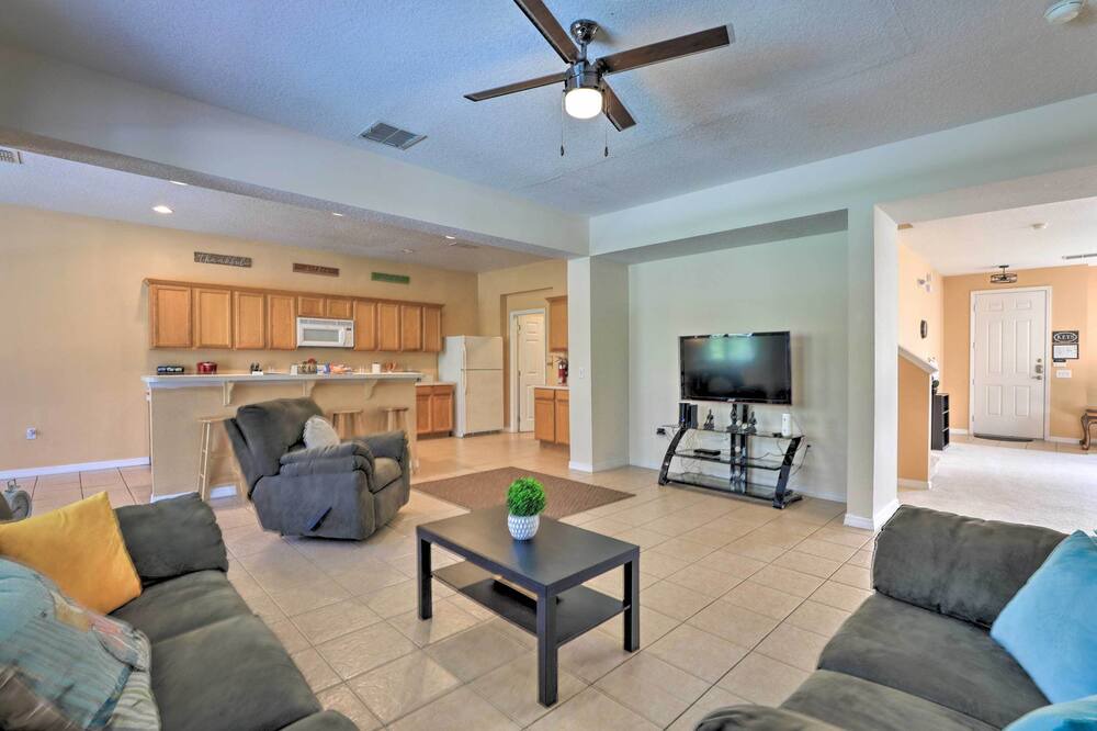Photo of Livingroom in Windwood Bay