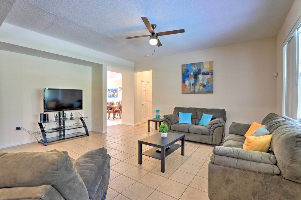 Photo of Livingroom in Windwood Bay