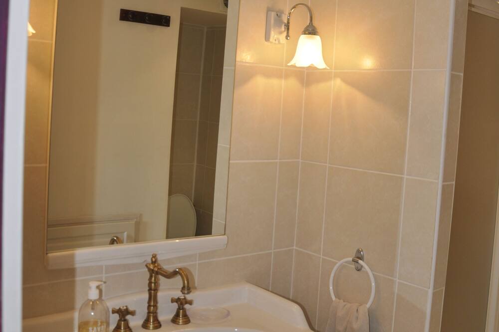 Photo of Bathroom in Charols