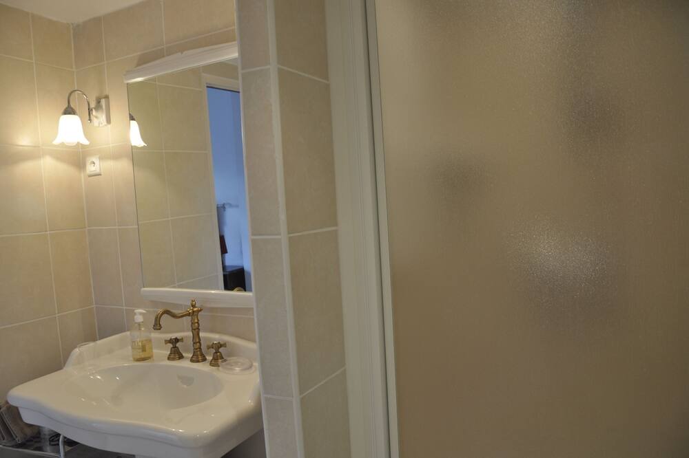 Photo of Bathroom in Charols