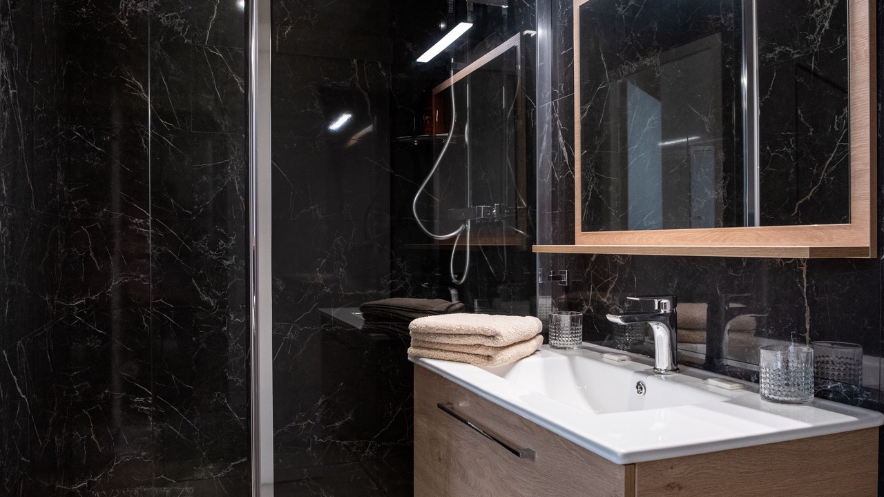 Photo of Bathroom in Moliere - Edgard Quinet