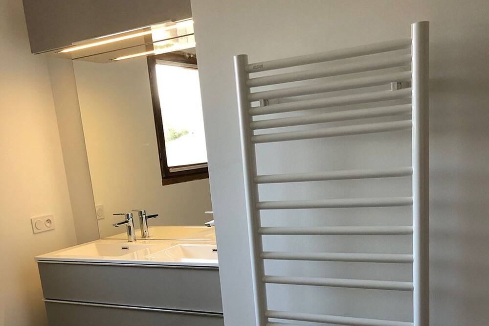 Photo of Bathroom in Argelliers