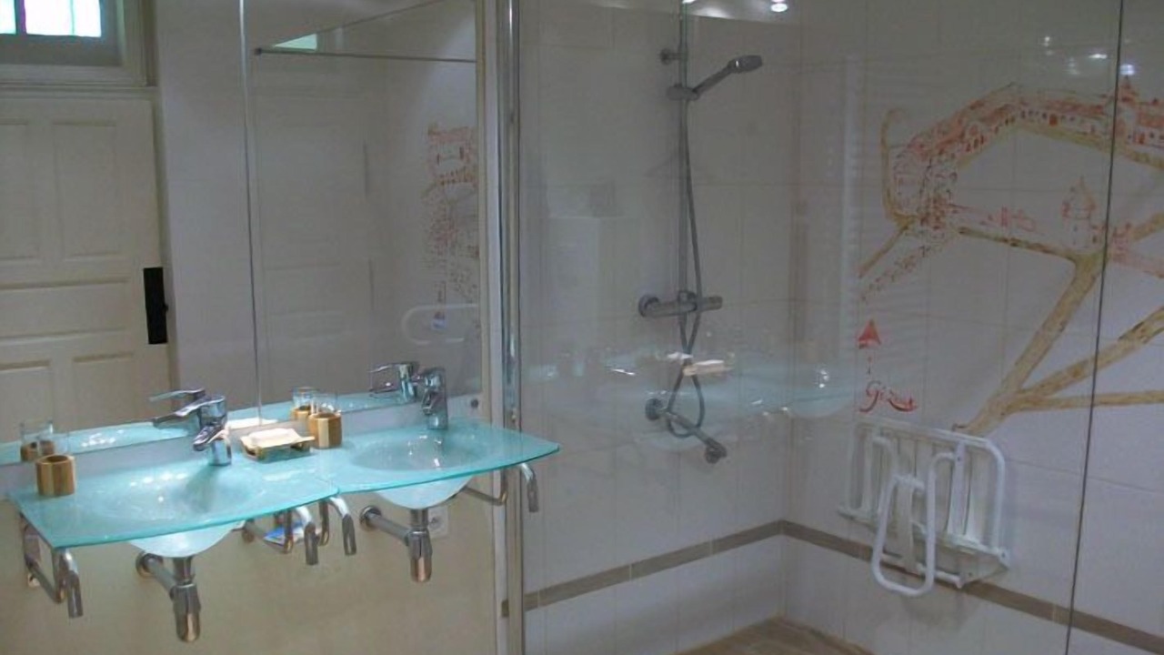 Photo of Bathroom in Gizeux