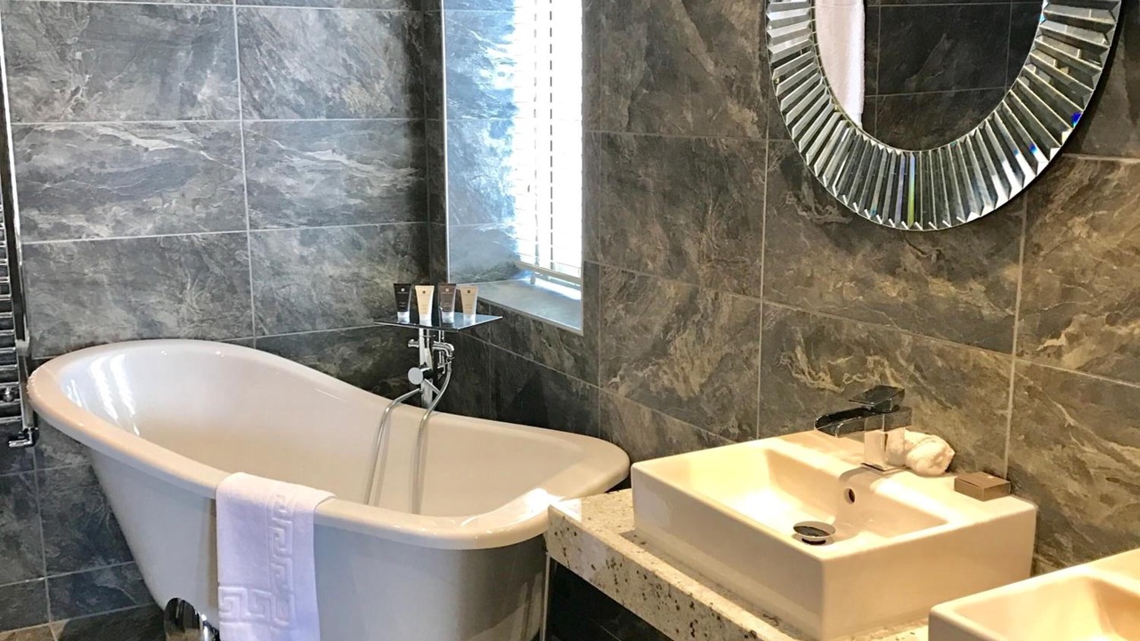 Photo of Bathroom in Fence