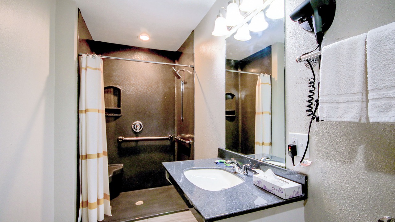 Photo of Bathroom in Glenwood