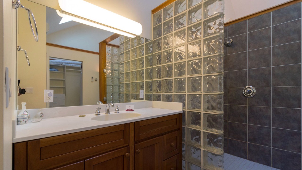 Photo of Bathroom in Valois