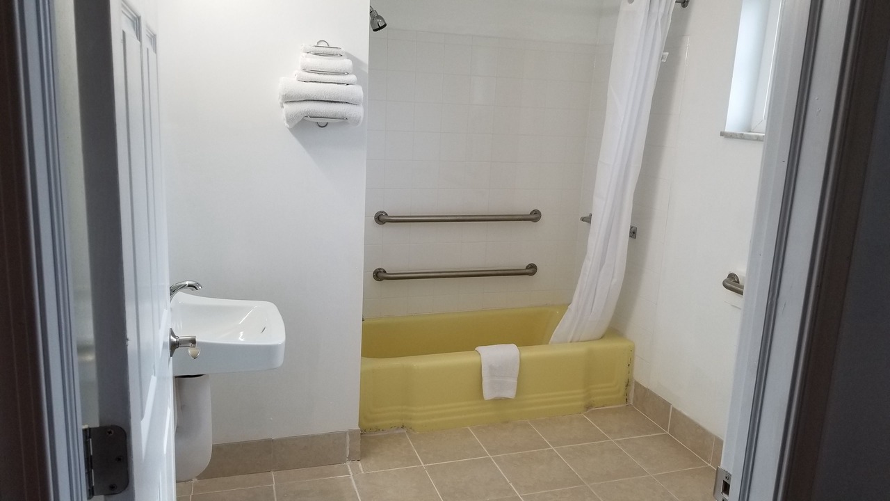 Photo of Bathroom in Breezewood