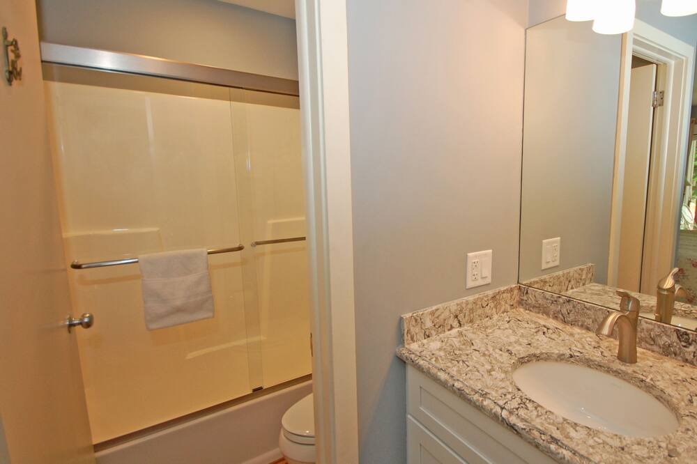 Photo of Bathroom in Maple City