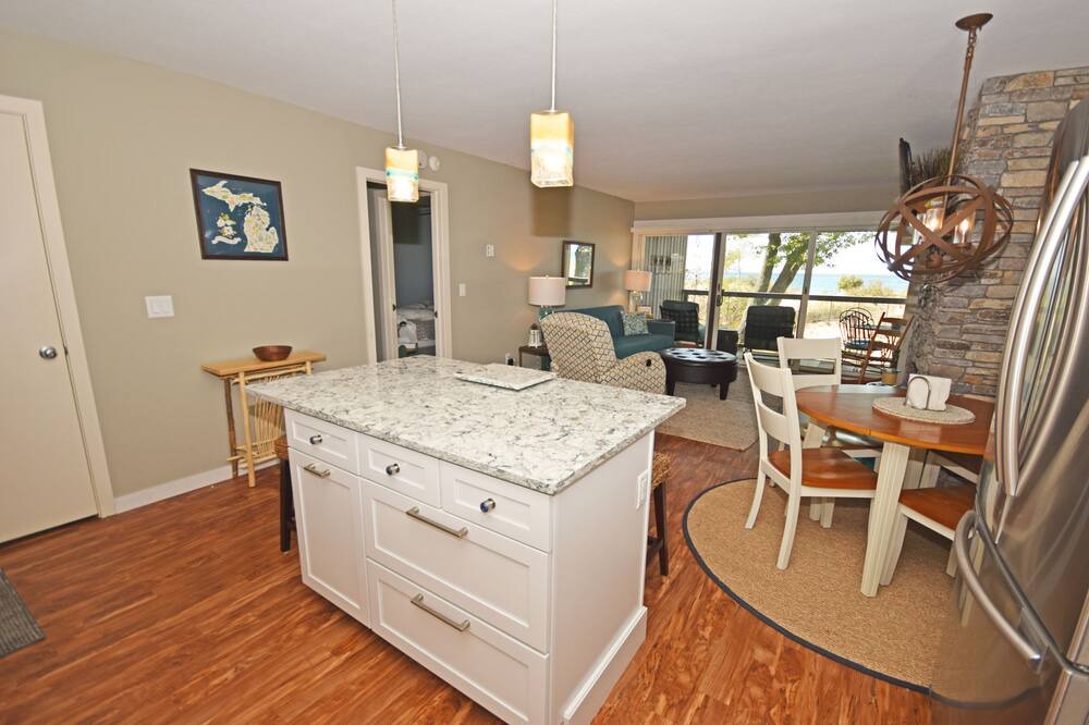 Photo of Livingroom in Maple City