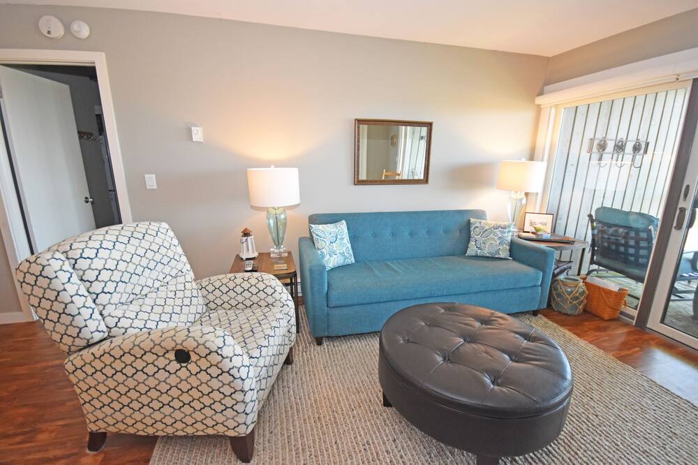 Photo of Livingroom in Maple City