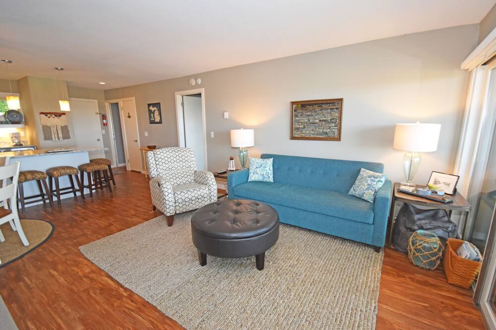 Photo of Livingroom in Maple City