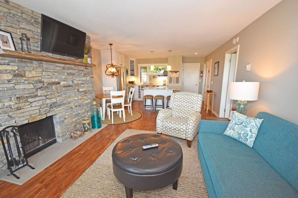 Photo of Livingroom in Maple City