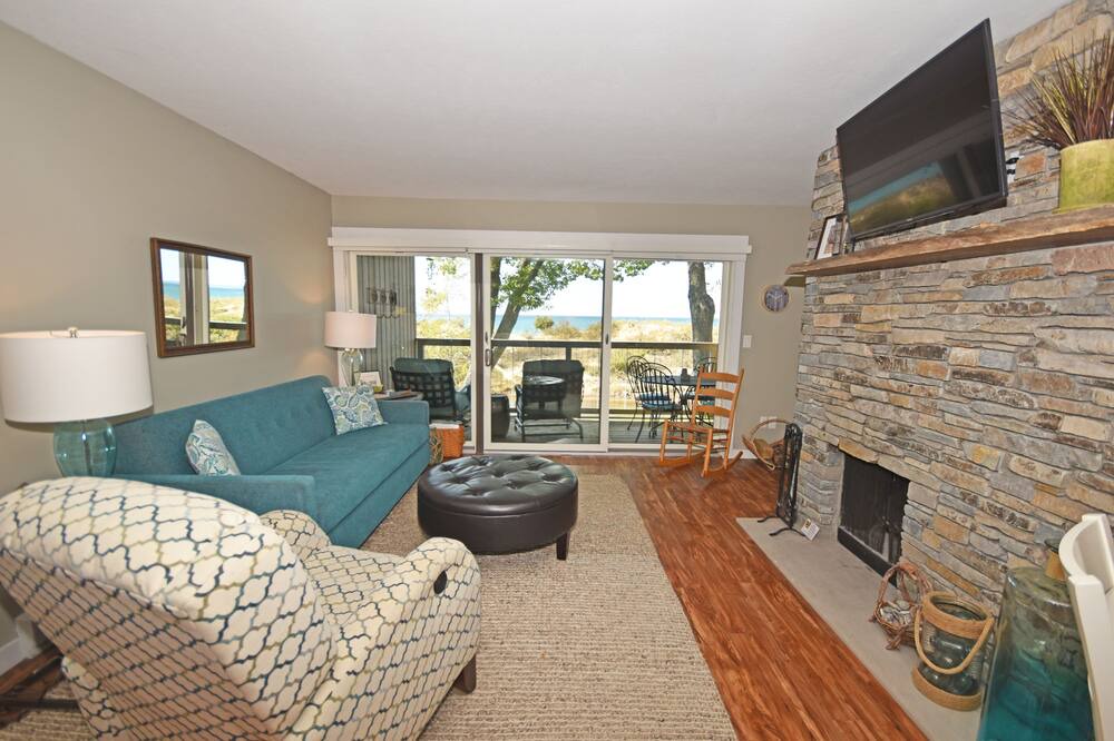 Photo of Livingroom in Maple City