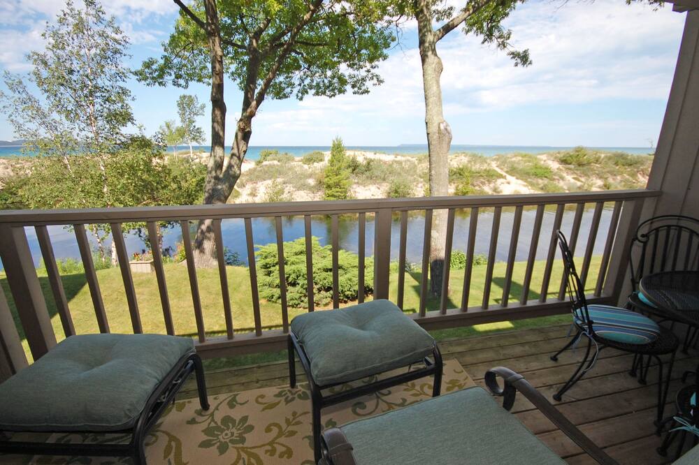 Photo of Patio Balcony in Maple City