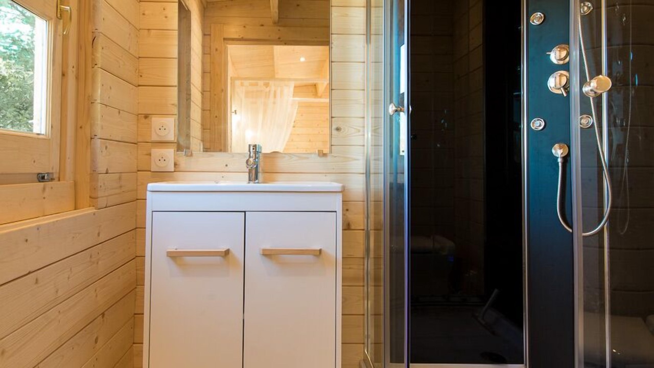 Photo of Bathroom in Flocourt