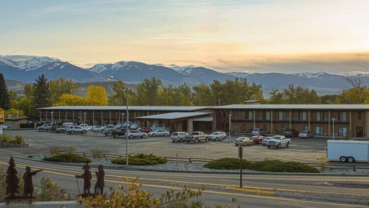 Photo of Outdoor in Salmon