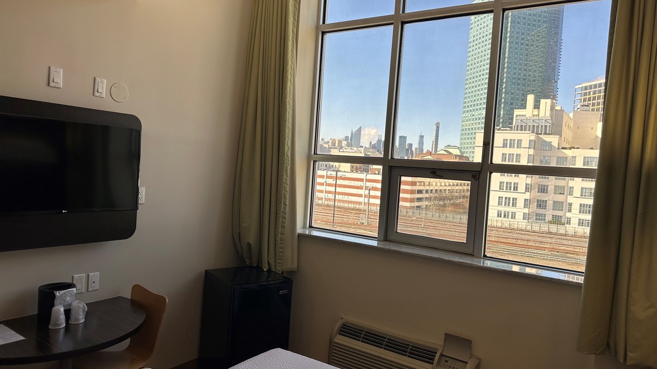 Photo of Bedroom in Hunters Point
