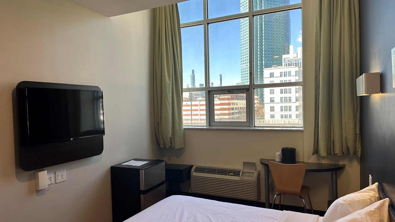 Photo of Bedroom in Hunters Point