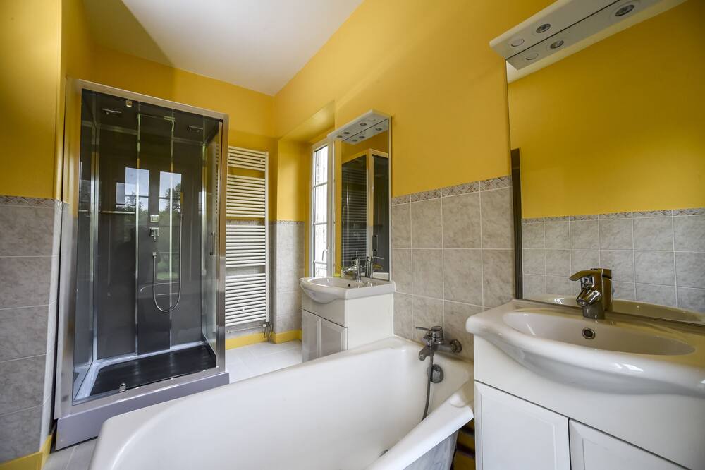 Photo of Bathroom in Ligny-le-Ribault