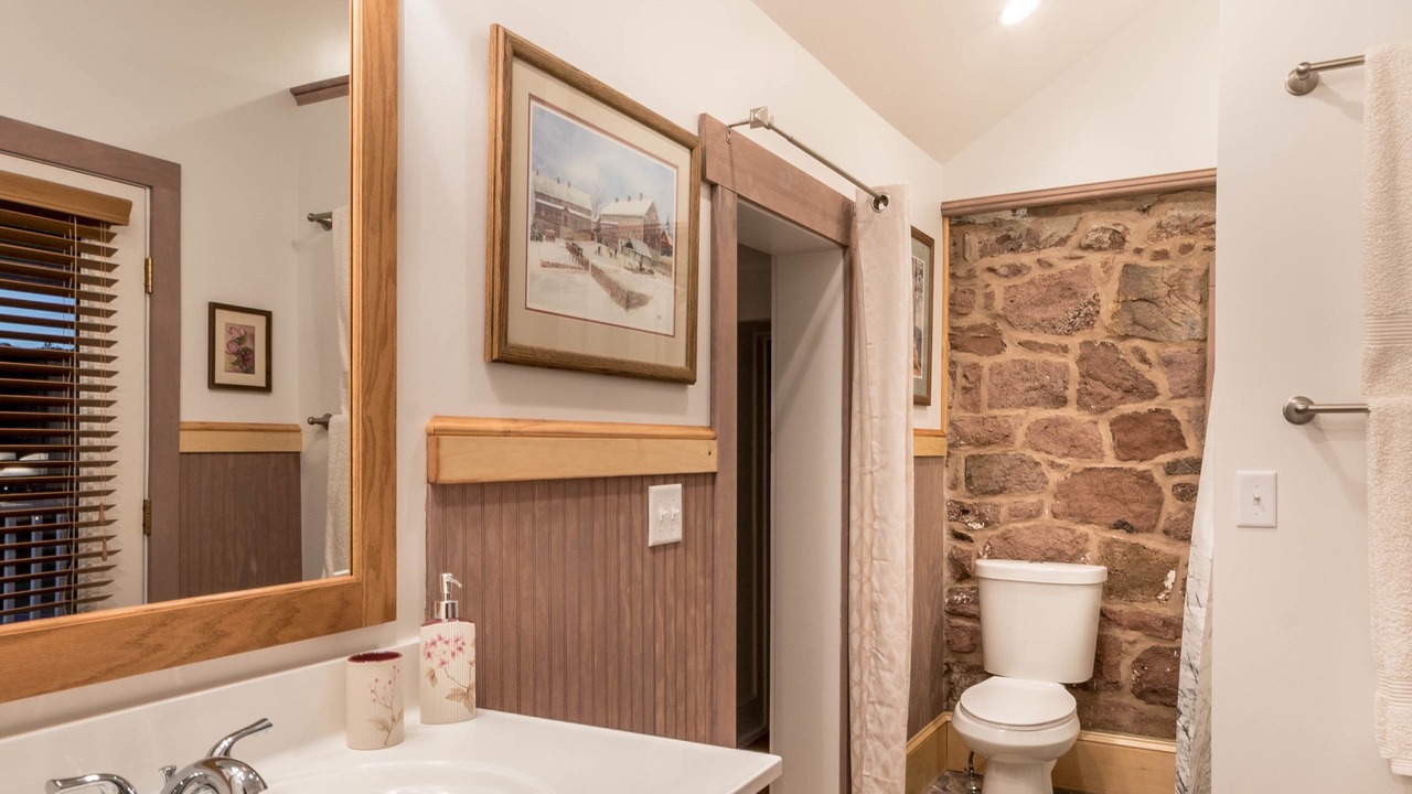 Photo of Bathroom in Reinholds