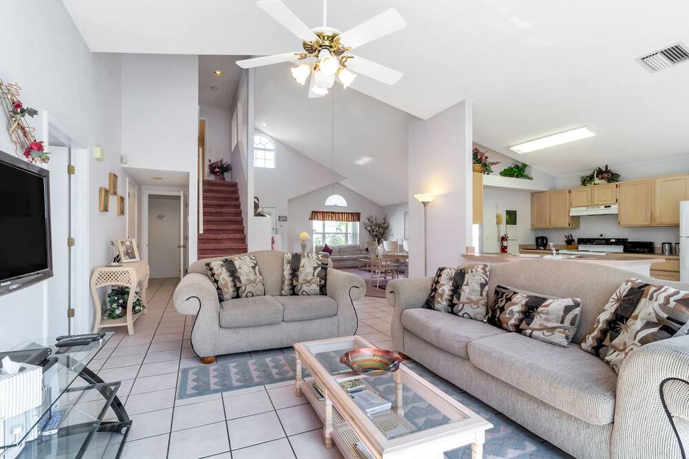 Photo of Livingroom in Lindfields