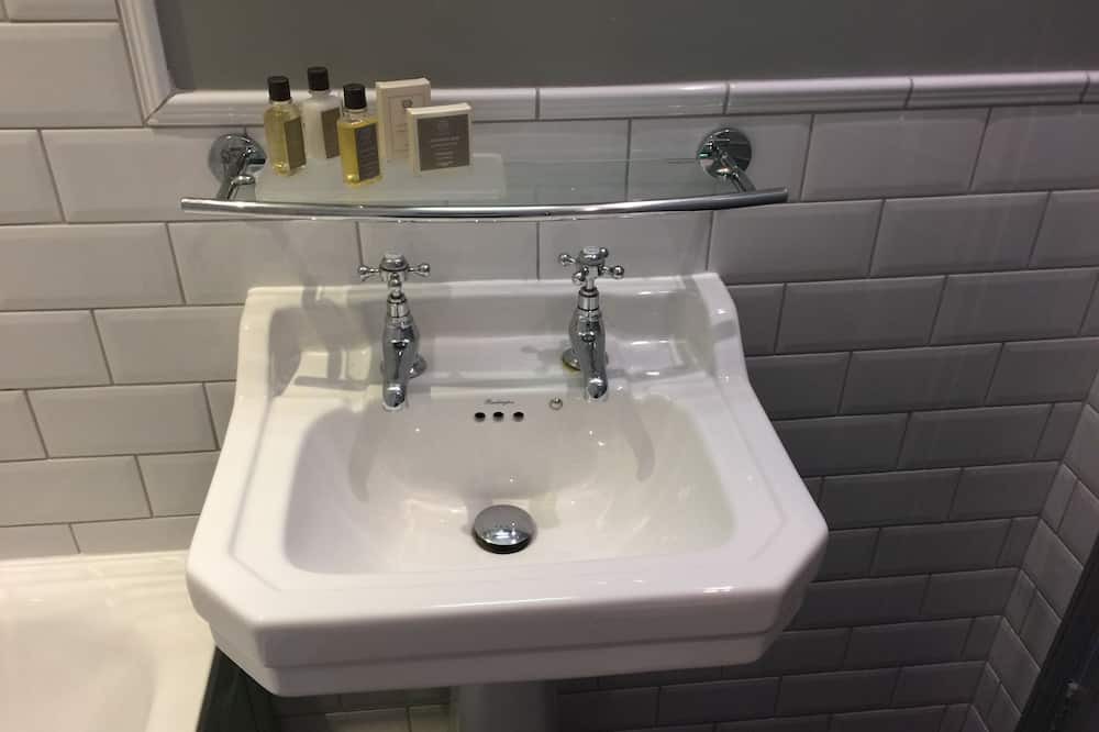 Photo of Bathroom in Chiddingstone Hoath