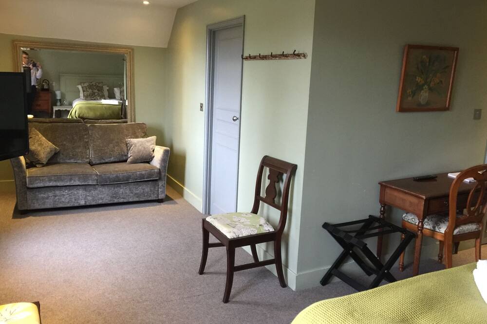 Photo of Livingroom in Chiddingstone Hoath