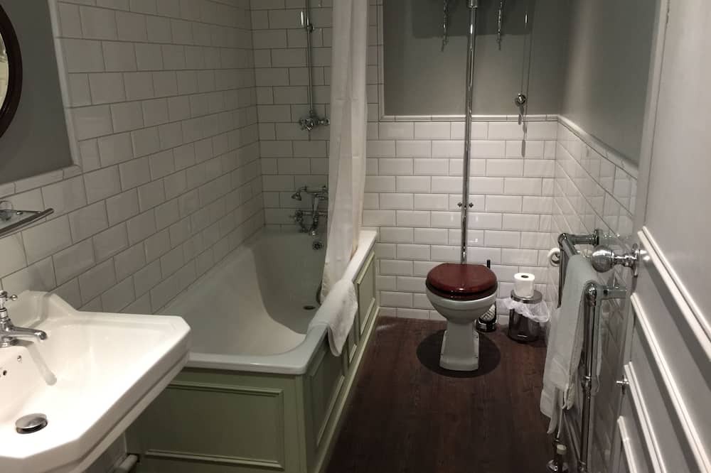 Photo of Bathroom in Chiddingstone Hoath