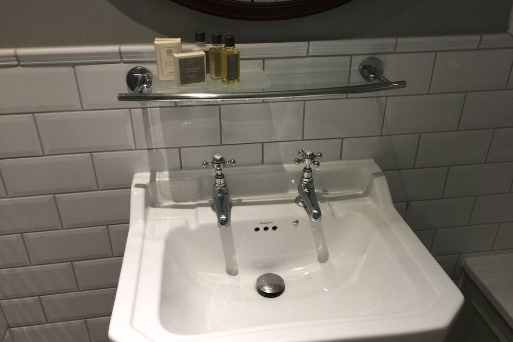 Photo of Bathroom in Chiddingstone Hoath