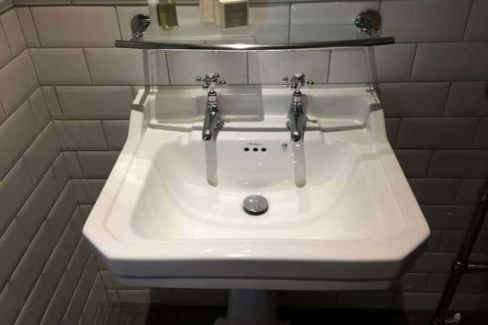 Photo of Bathroom in Chiddingstone Hoath