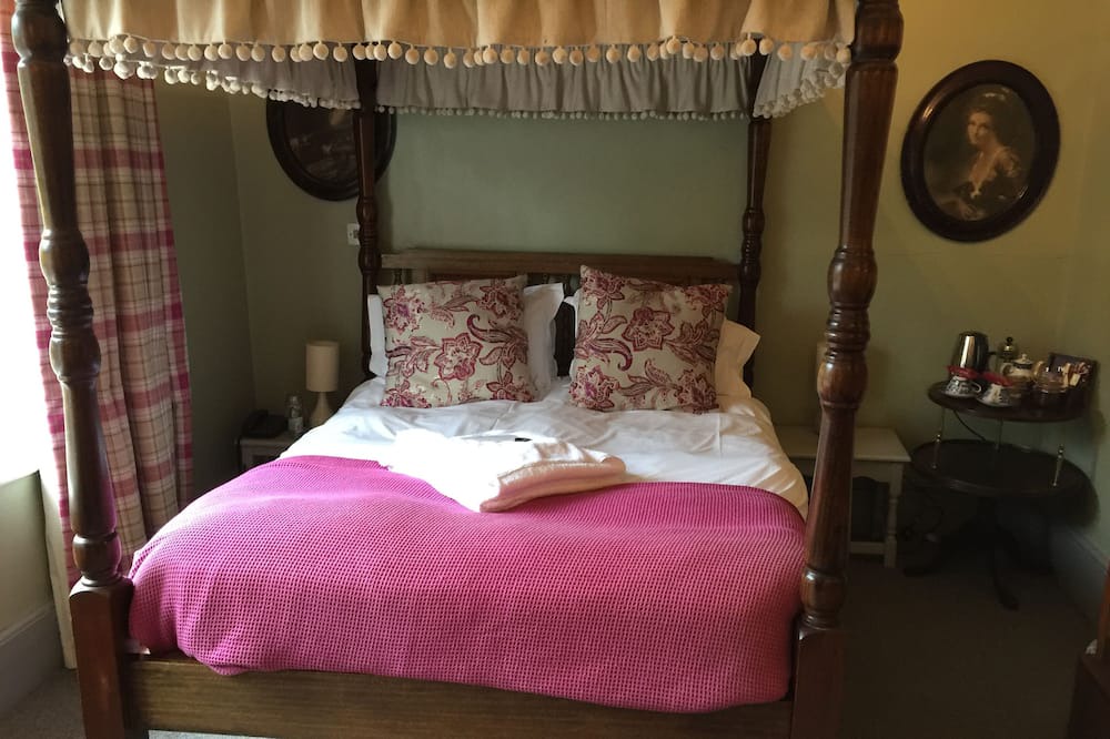 Photo of Bedroom in Chiddingstone Hoath