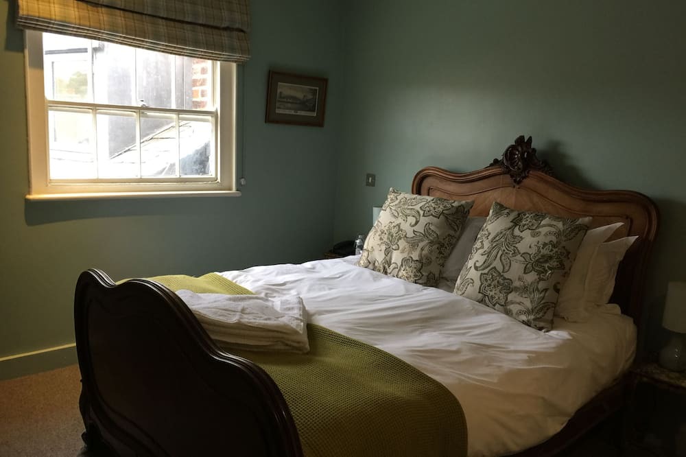 Photo of Bedroom in Chiddingstone Hoath