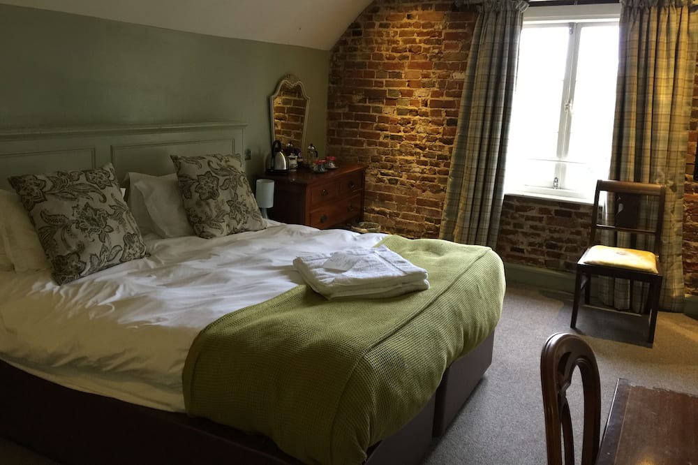 Photo of Bedroom in Chiddingstone Hoath
