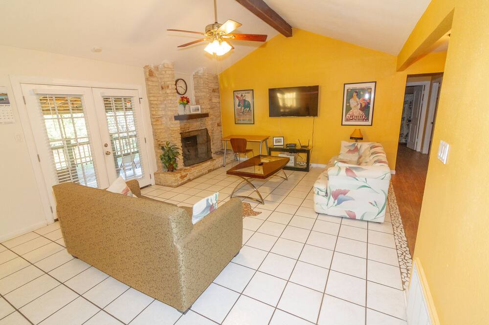Photo of Livingroom in Brushy Creek