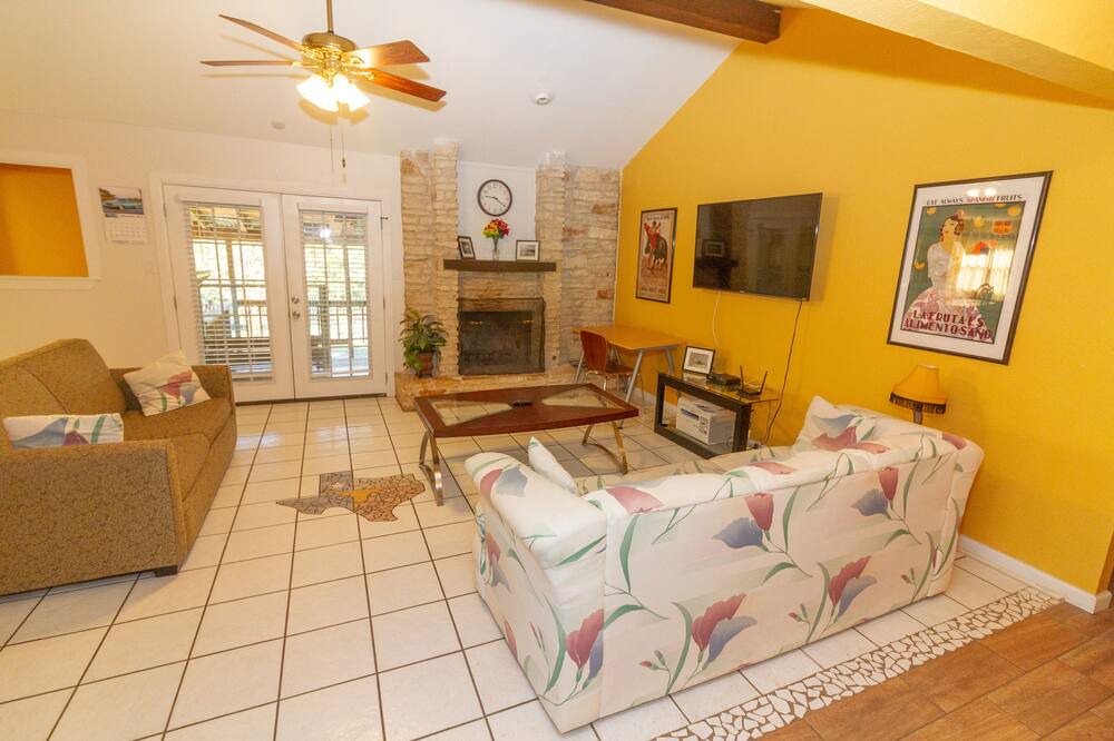 Photo of Livingroom in Brushy Creek