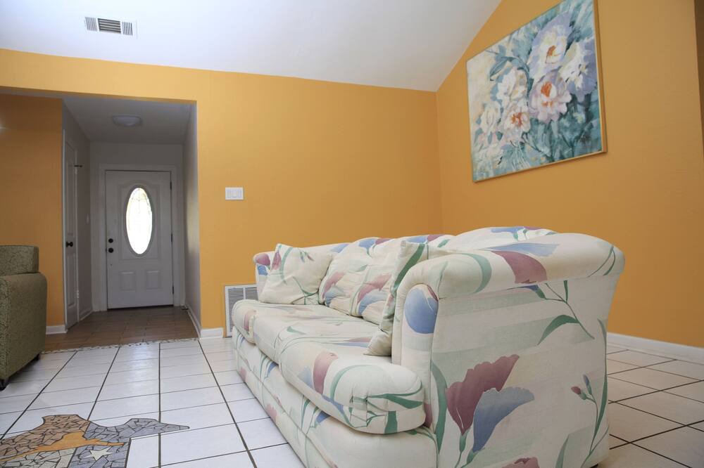 Photo of Livingroom in Brushy Creek