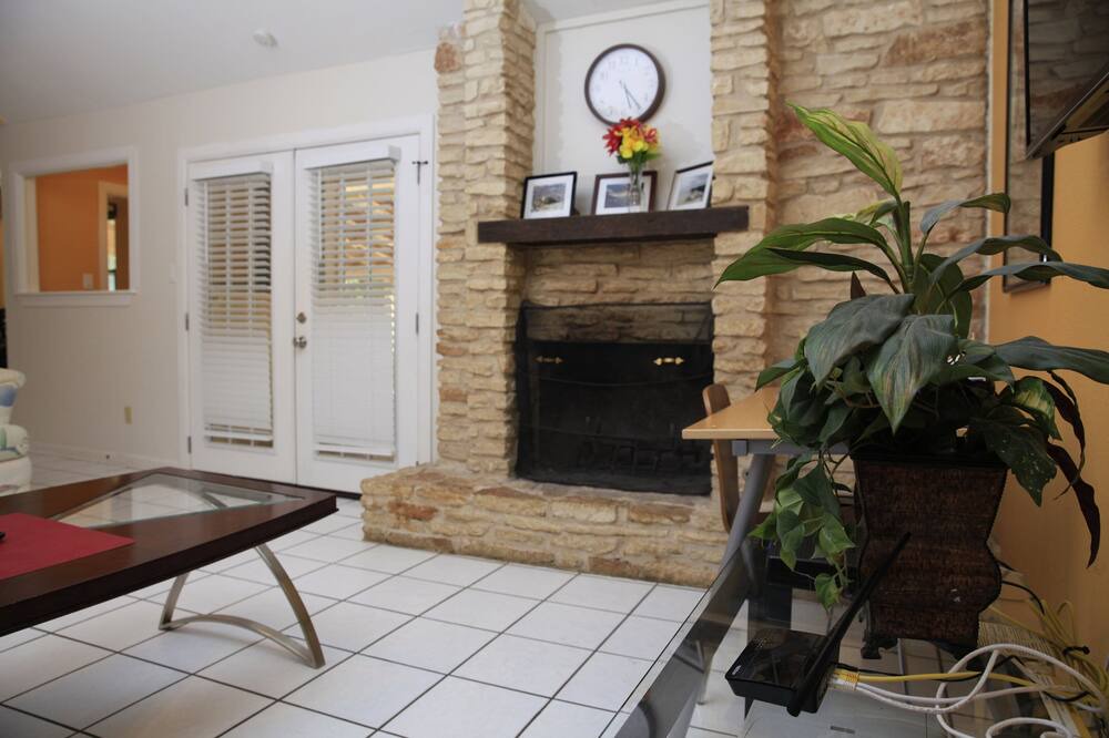 Photo of Livingroom in Brushy Creek