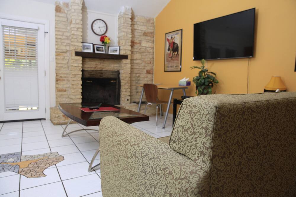 Photo of Livingroom in Brushy Creek