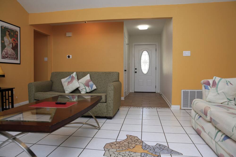 Photo of Livingroom in Brushy Creek