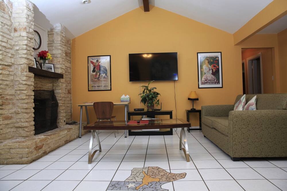 Photo of Livingroom in Brushy Creek