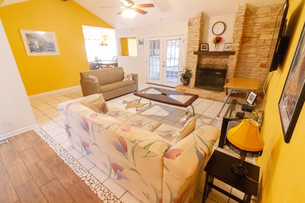 Photo of Bedroom in Brushy Creek
