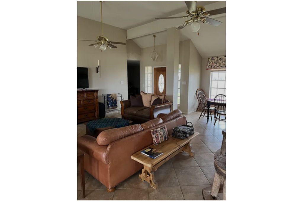 Photo of Livingroom in Sutherland Springs