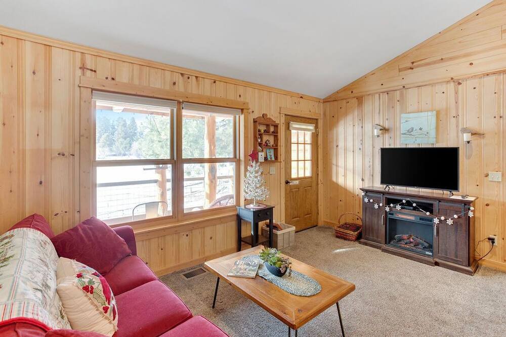 Photo of Livingroom in Deschutes River Woods