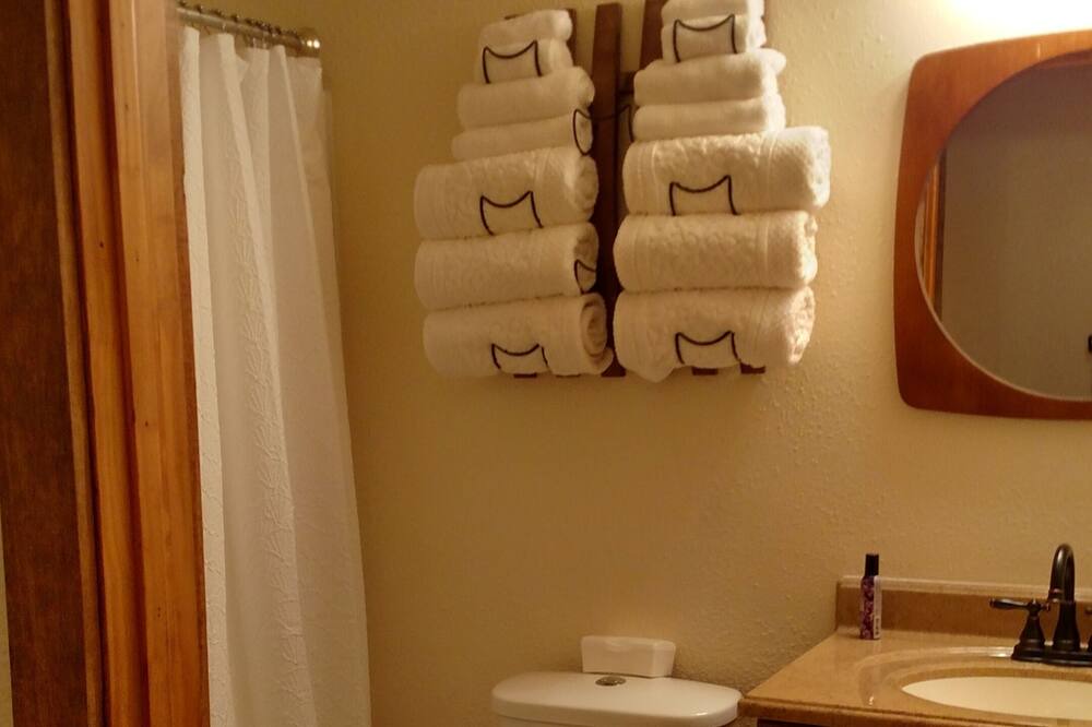 Photo of Bathroom in Yantis