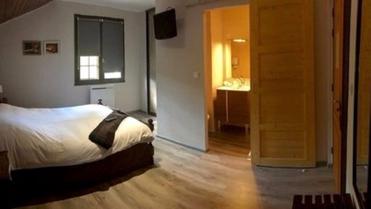 Photo of Bedroom in Issoncourt