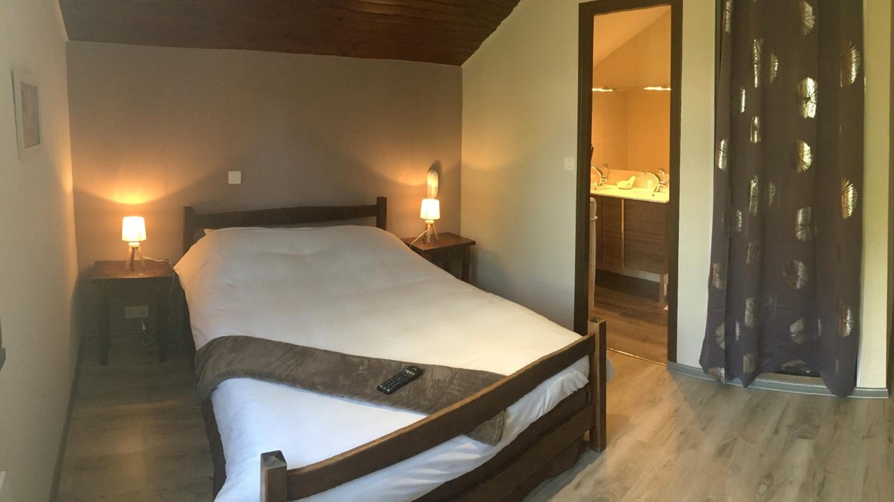 Photo of Bedroom in Issoncourt