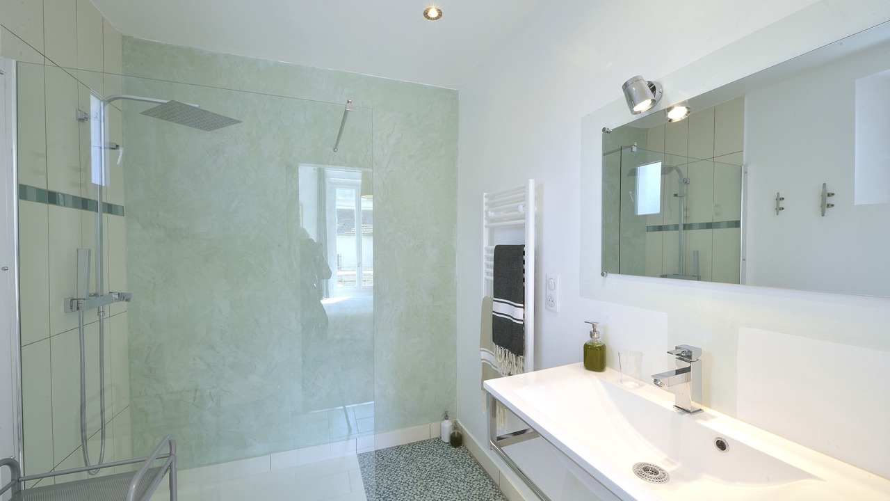 Photo of Bathroom in Riou - Petit Juas - Av de Grasse
