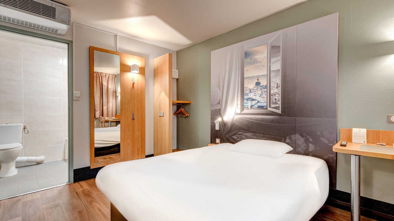 Photo of Bedroom in Louveciennes